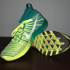 Nike Flyknit Free Run